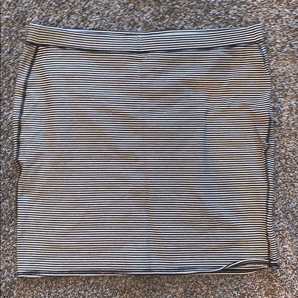 Old Navy Black and White Striped Pencil Skirt